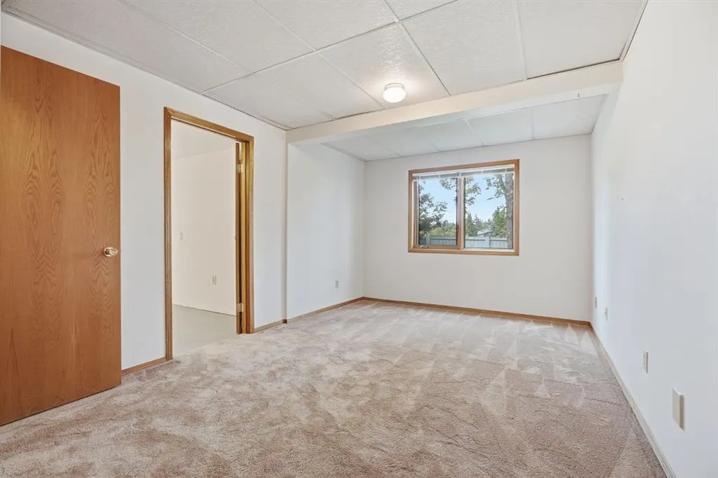 37 Edgeview Road NW