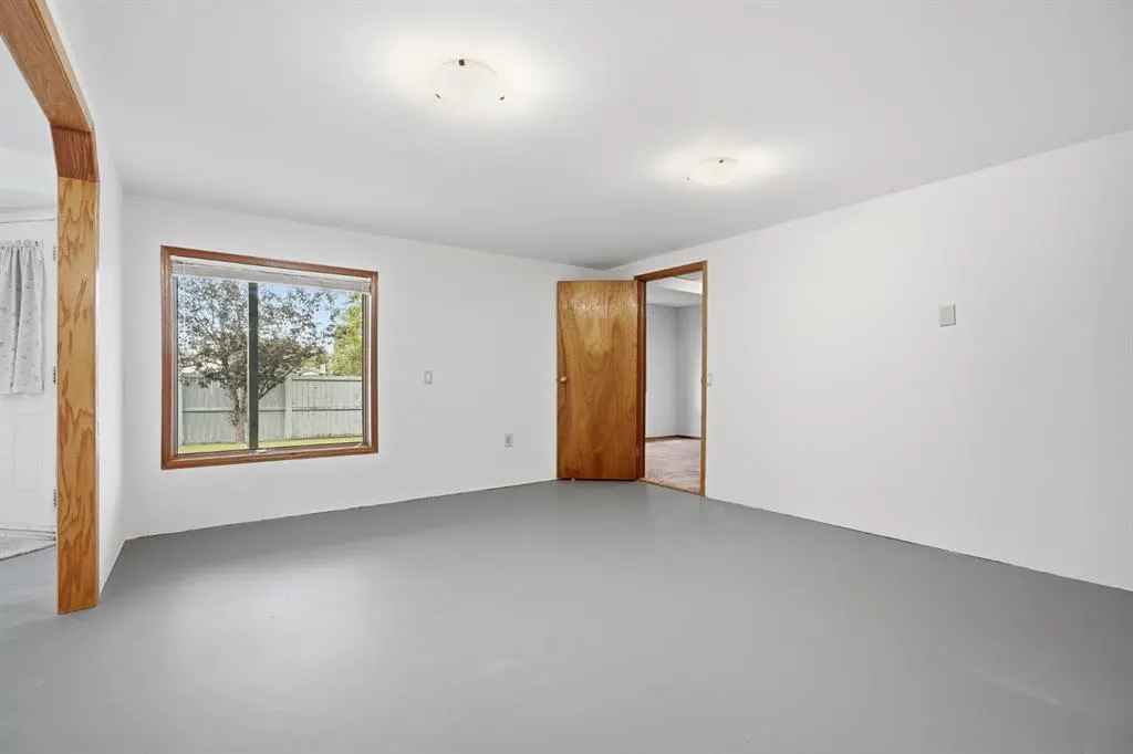 37 Edgeview Road NW