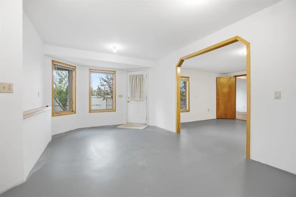 37 Edgeview Road NW