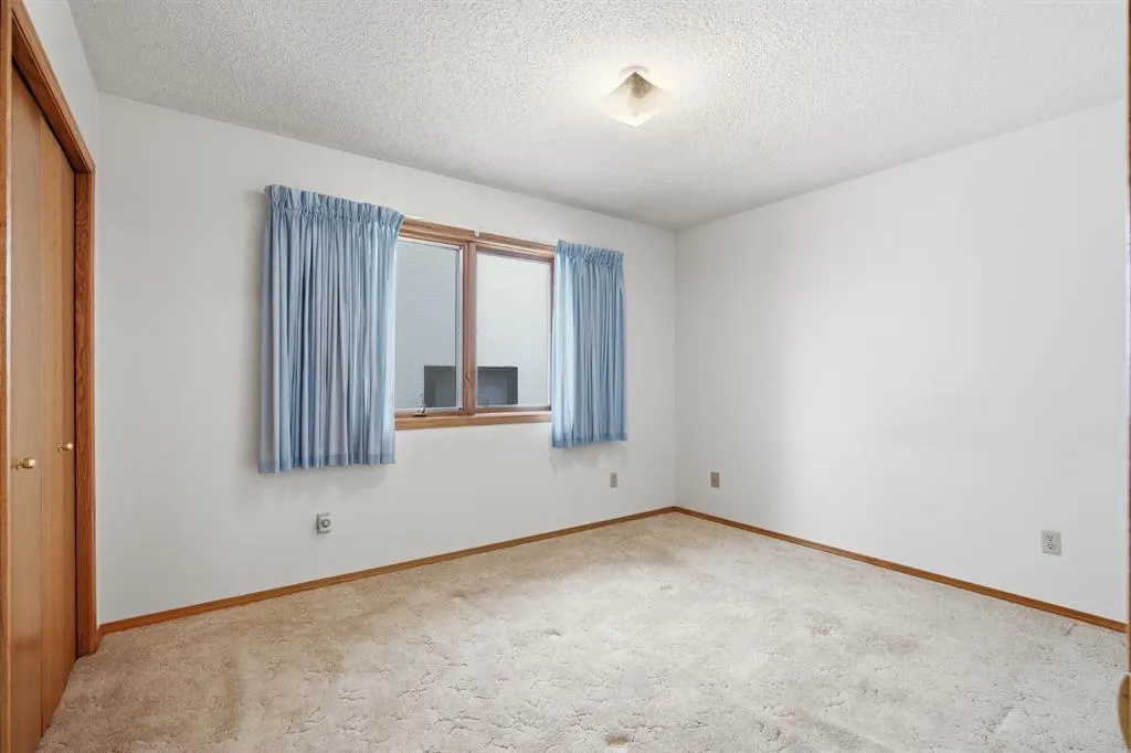37 Edgeview Road NW