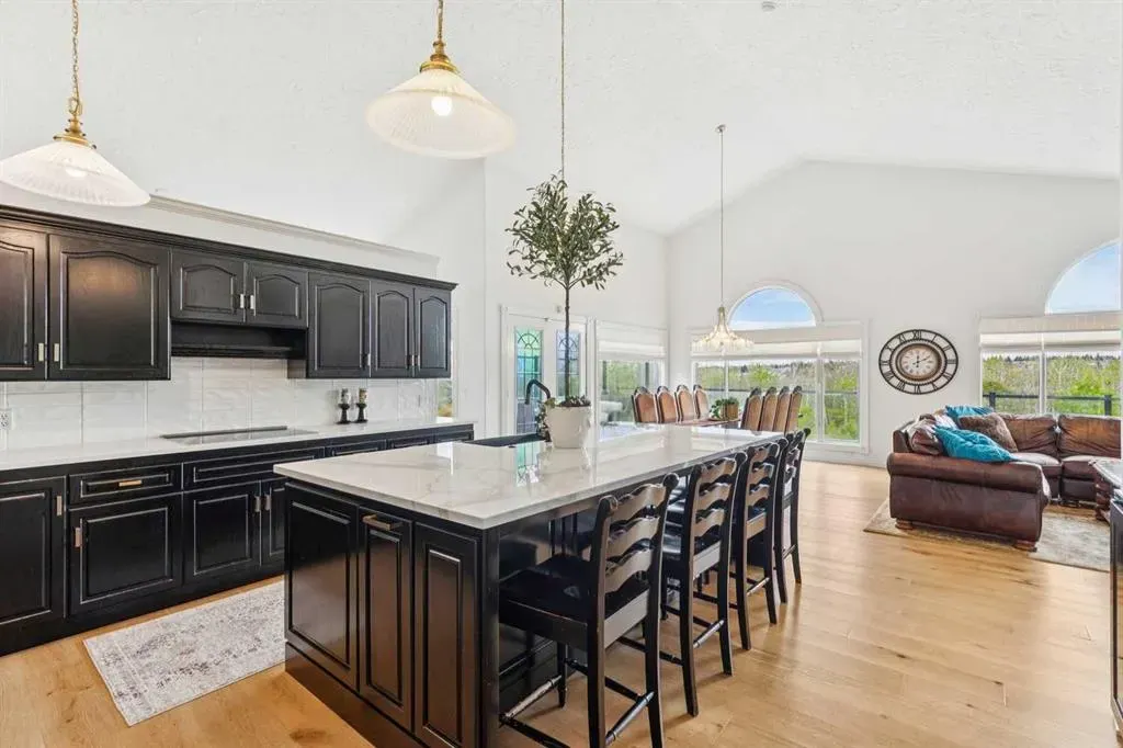 84 EDENSTONE Way NW