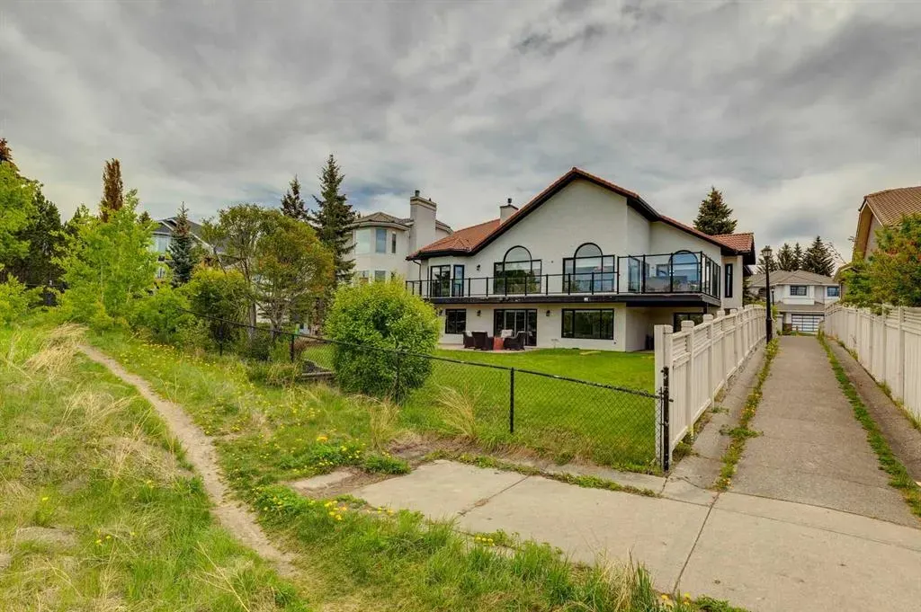 84 EDENSTONE Way NW