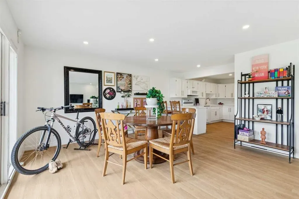 84 EDENSTONE Way NW