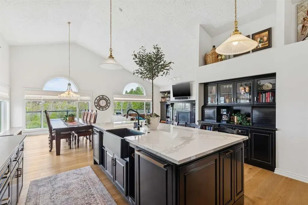 84 EDENSTONE Way NW