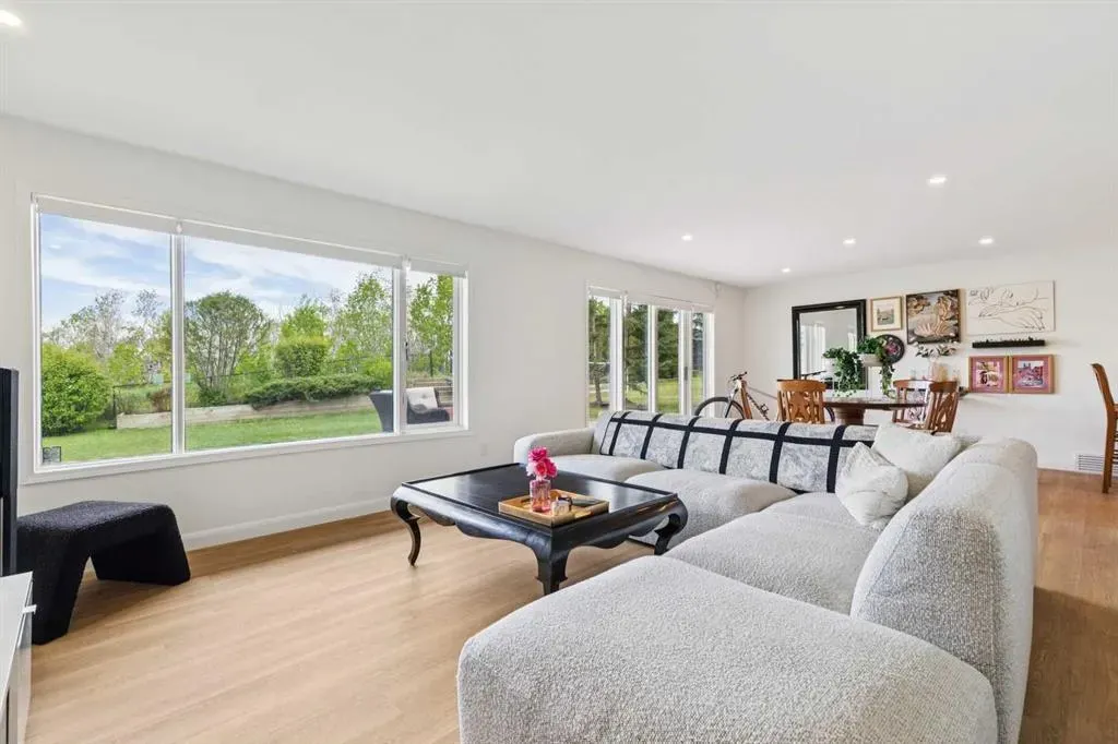 84 EDENSTONE Way NW