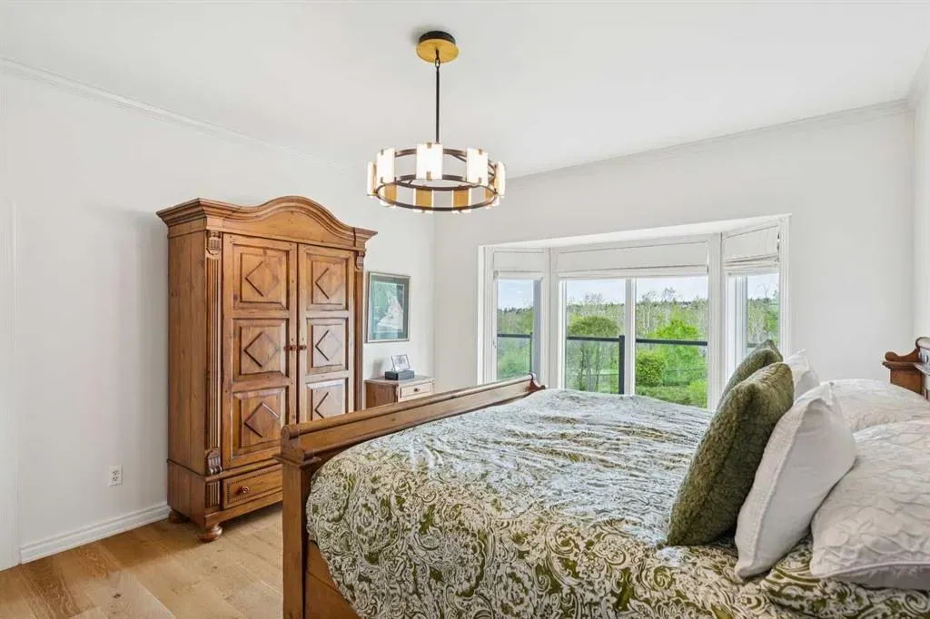 84 EDENSTONE Way NW