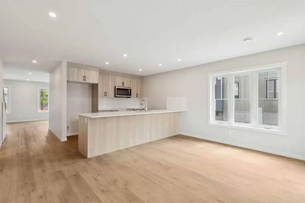 350 Mahogany Parade SE #1201