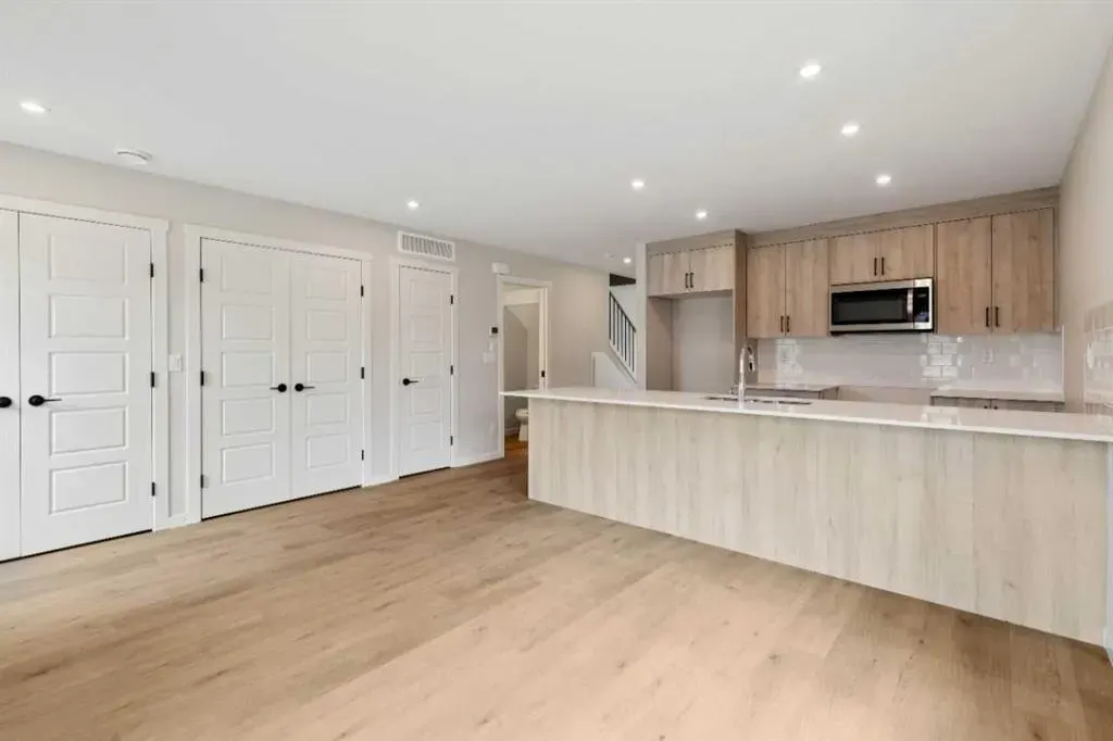 350 Mahogany Parade SE #1201