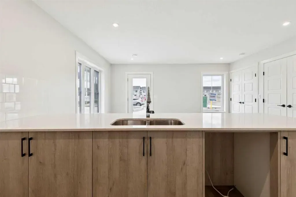 350 Mahogany Parade SE #1201