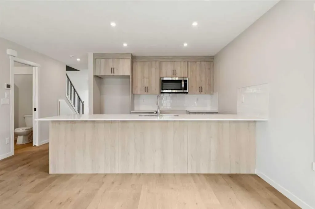 350 Mahogany Parade SE #1201