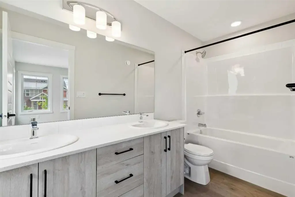 350 Mahogany Parade SE #1201