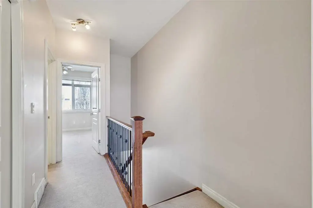 169 Rockyledge View NW #14