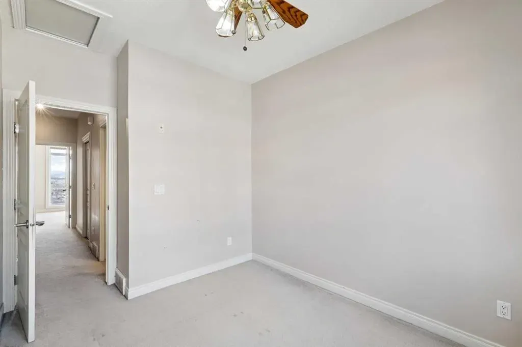 169 Rockyledge View NW #14