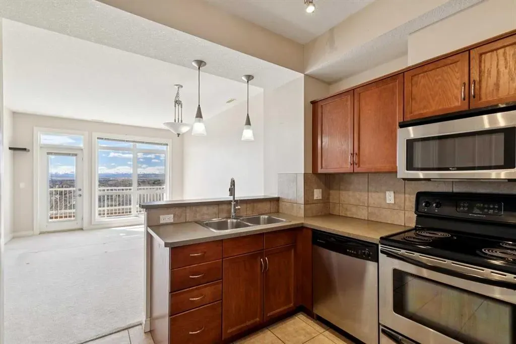 169 Rockyledge View NW #14