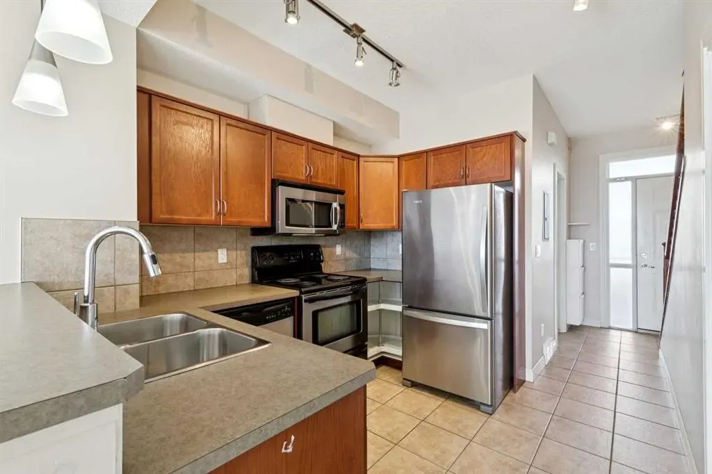 169 Rockyledge View NW #14