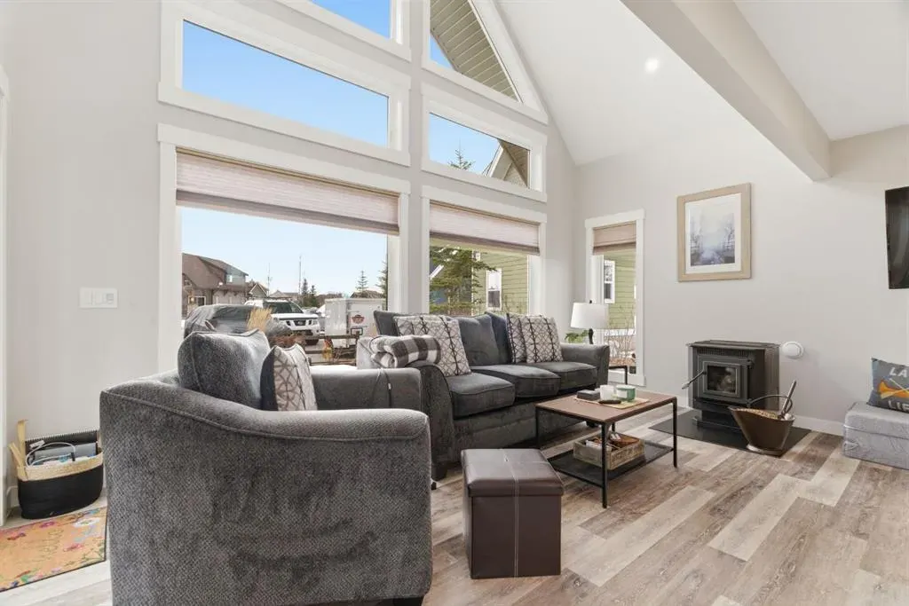 212 Cottageclub Crescent