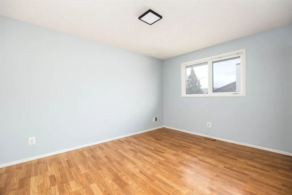 276 Cochrane Crescent