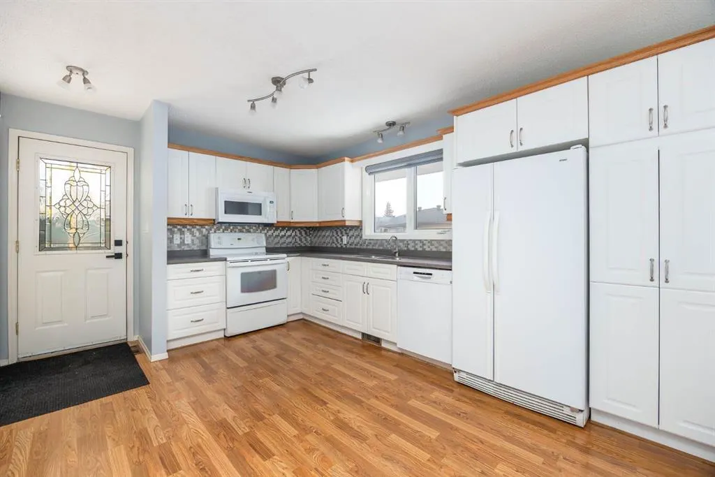 276 Cochrane Crescent