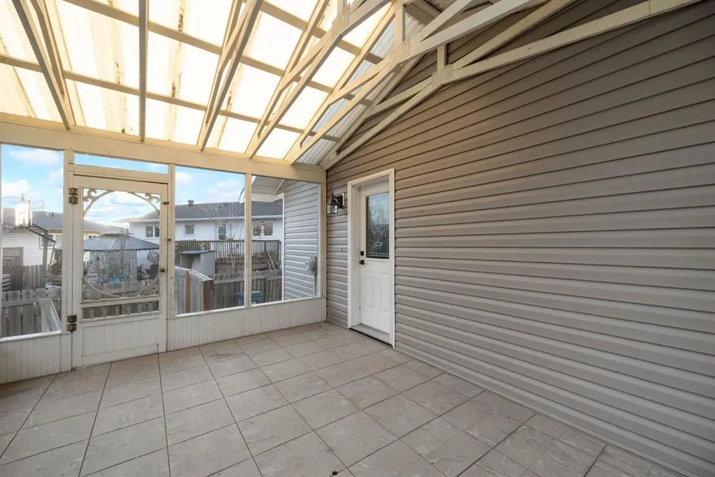 276 Cochrane Crescent
