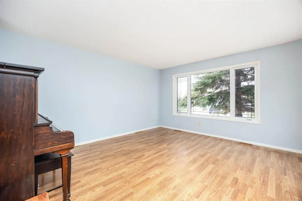 276 Cochrane Crescent