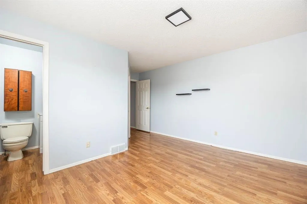 276 Cochrane Crescent