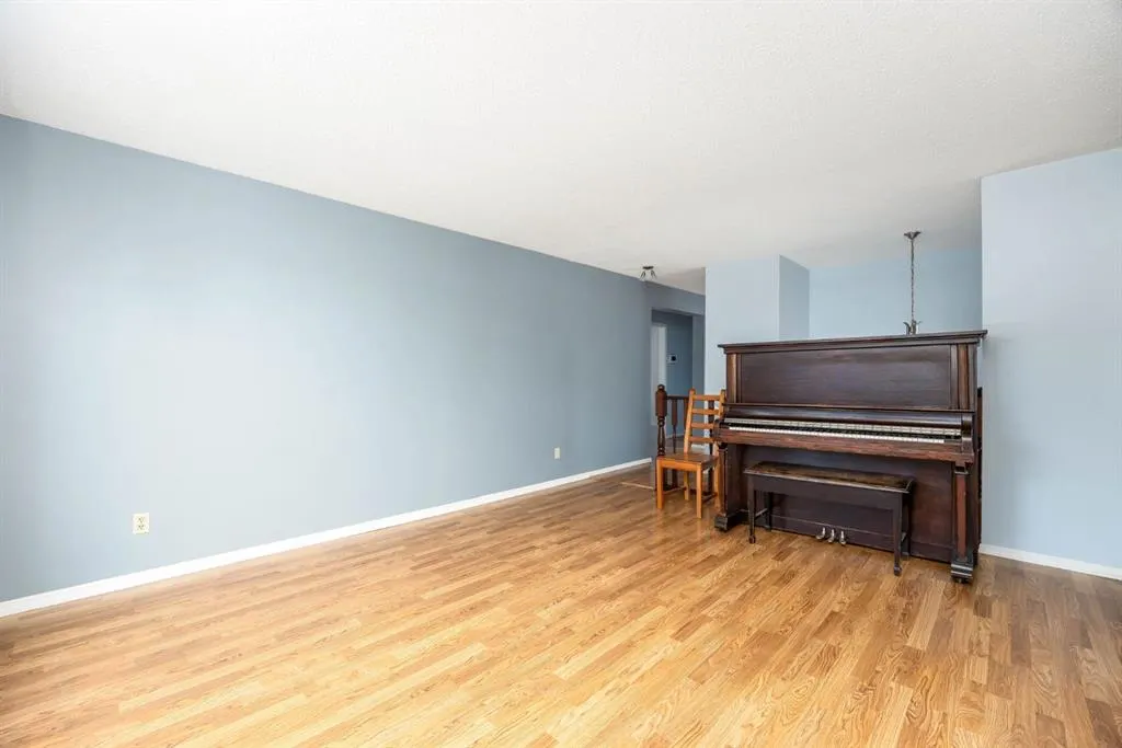 276 Cochrane Crescent