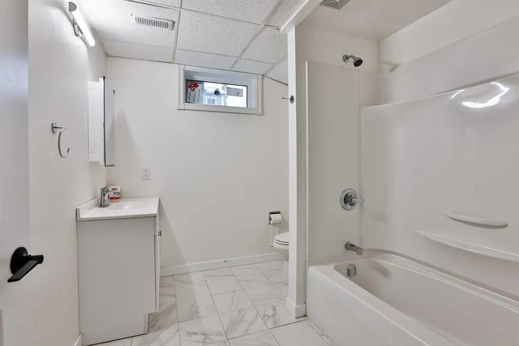 88 Lafayette Boulevard W
