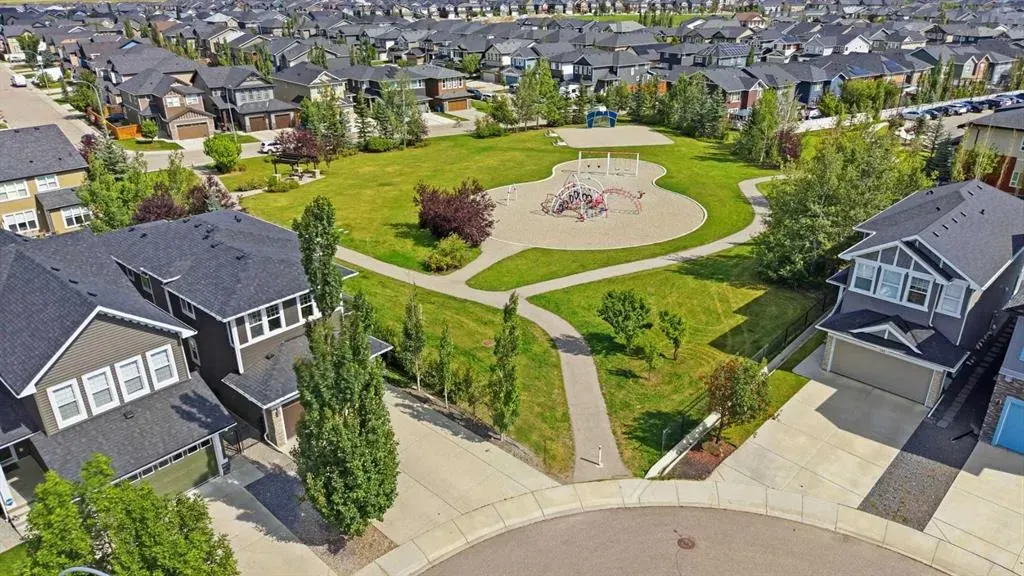 141 Evanspark Gardens NW