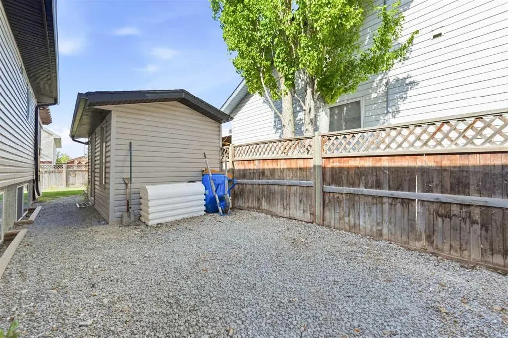 206 Highwood Village Place NW