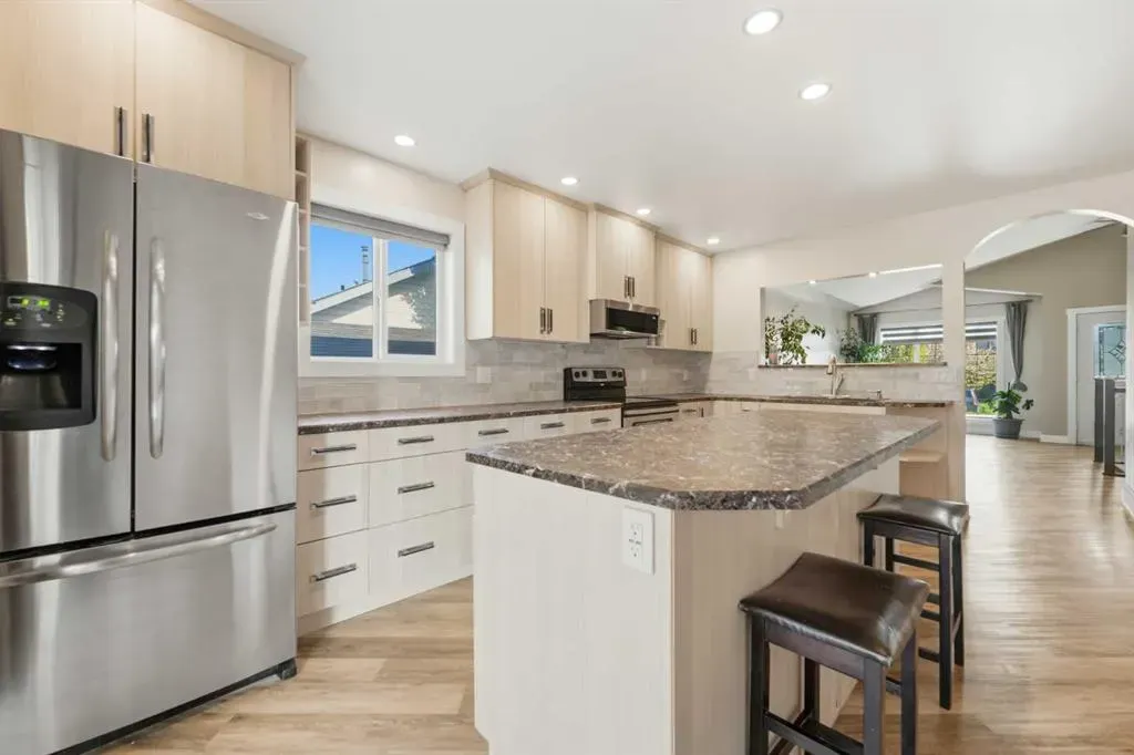 206 Highwood Village Place NW