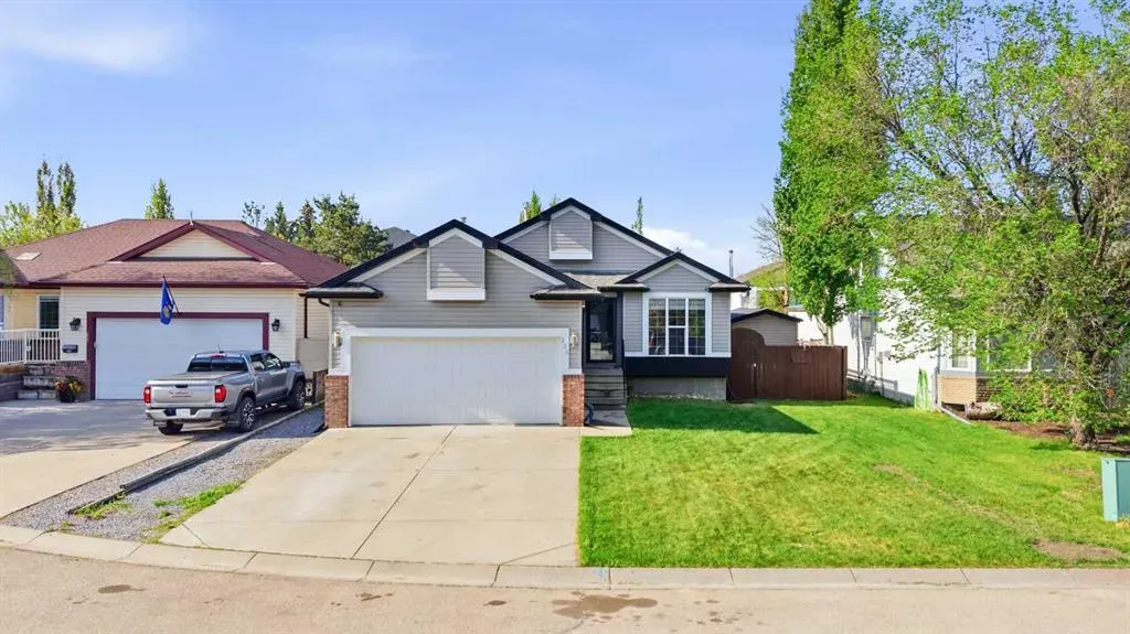 206 Highwood Village Place NW
