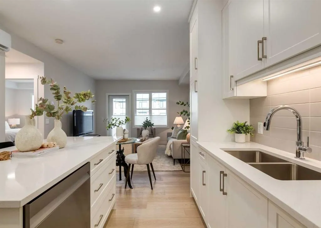 81 Arbour Lake View NW #1203