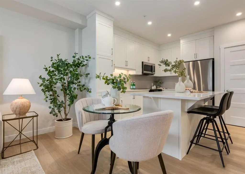 81 Arbour Lake View NW #1203