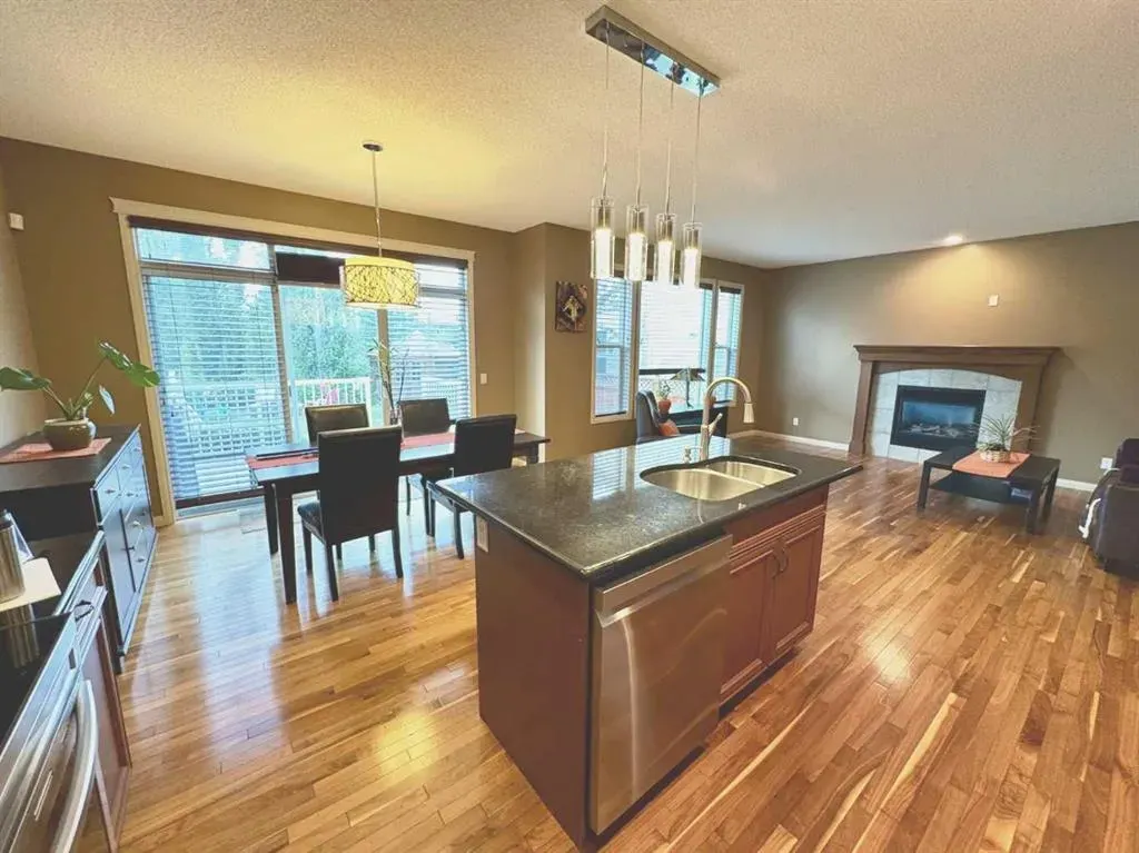 8 Sunset Square