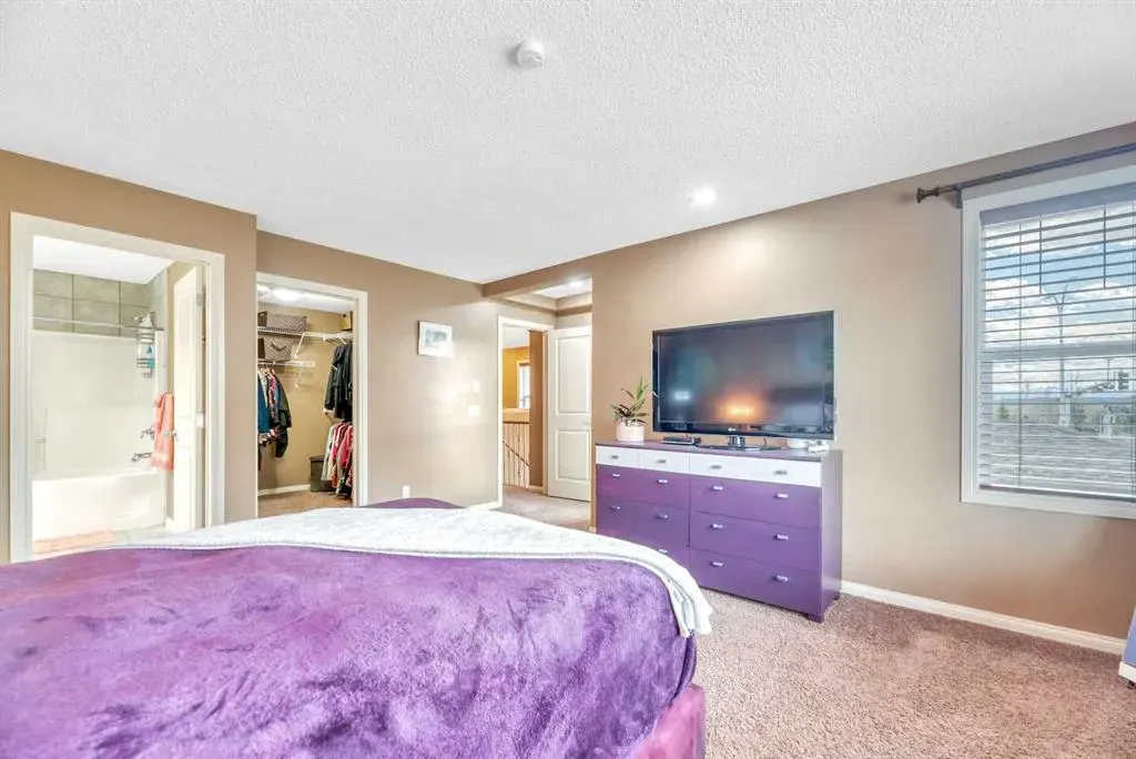 8 Sunset Square