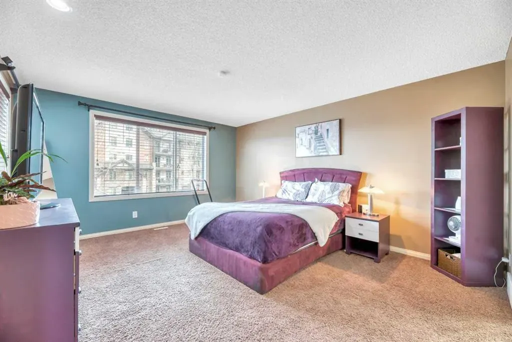 8 Sunset Square