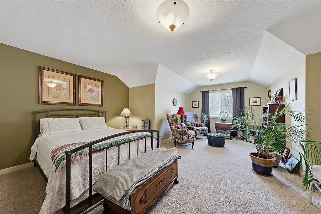 1906 High Park Circle NW