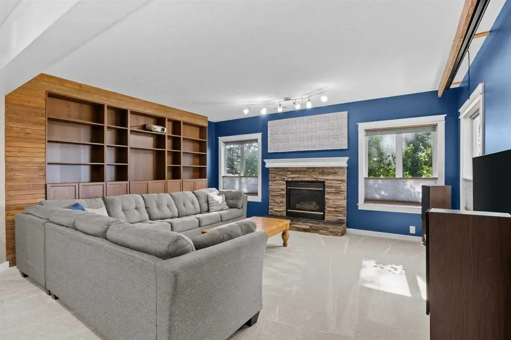 315 Rocky Ridge Bay NW