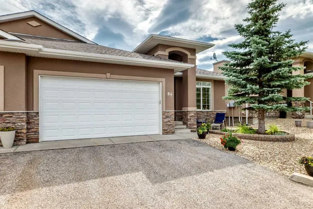 84 River Heights View