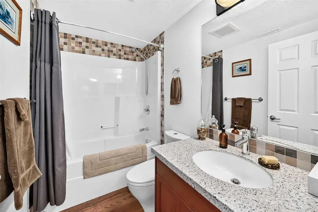 84 River Heights View