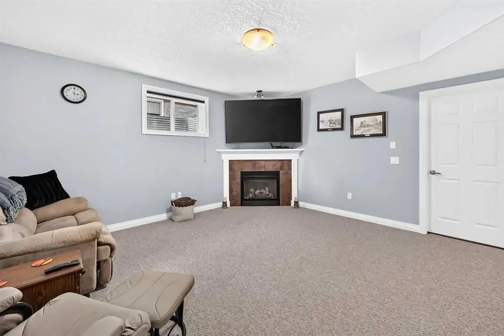 84 River Heights View