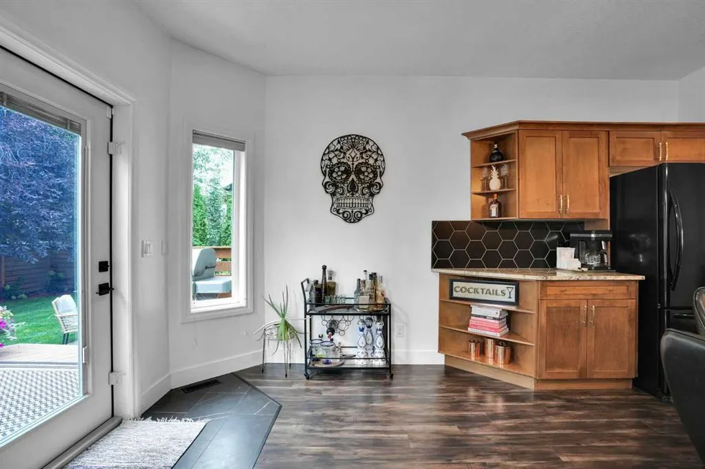 112 Aspen Creek Crescent