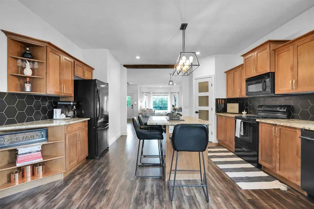 112 Aspen Creek Crescent