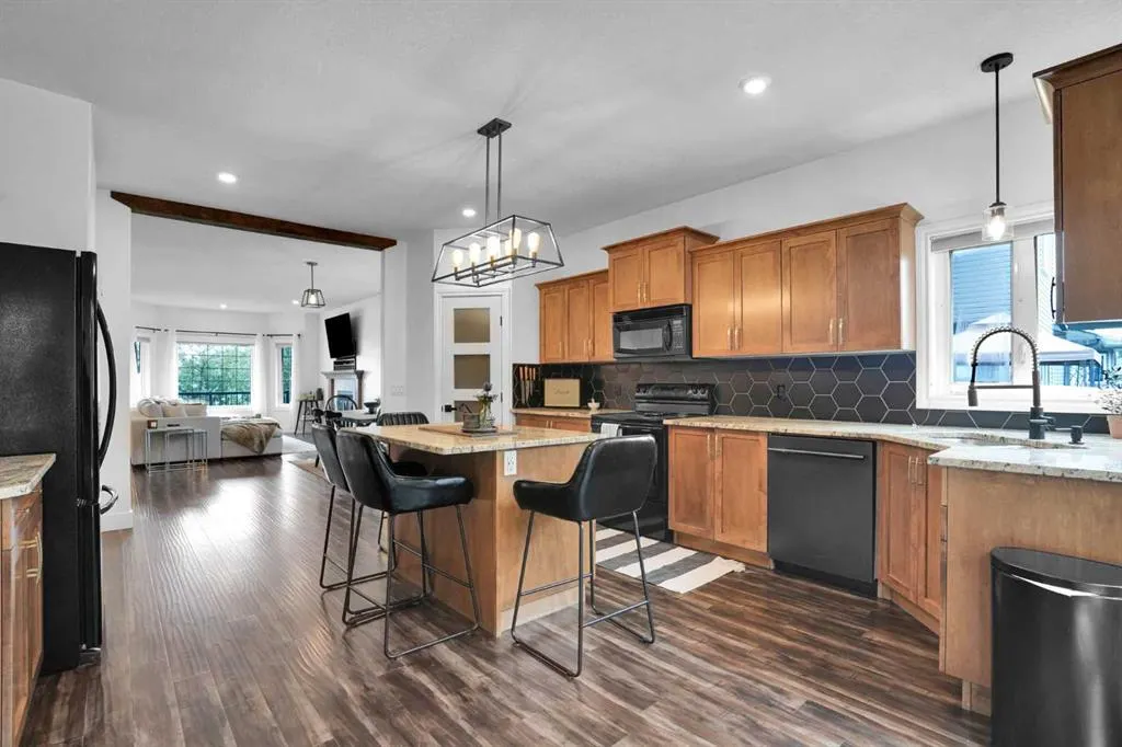 112 Aspen Creek Crescent