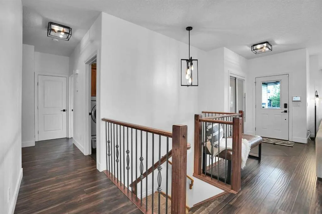 112 Aspen Creek Crescent