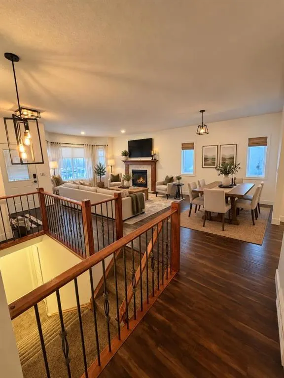 112 Aspen Creek Crescent