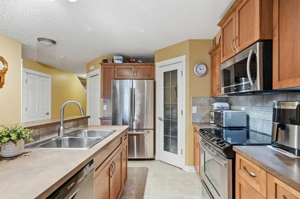 308 11 Avenue NW #121