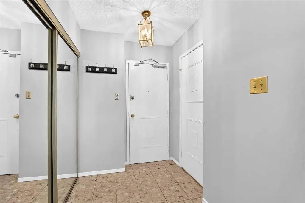 1323 15 Avenue SW #302
