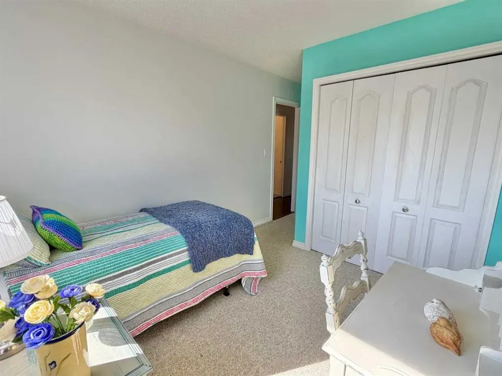 1004 13 Street SE