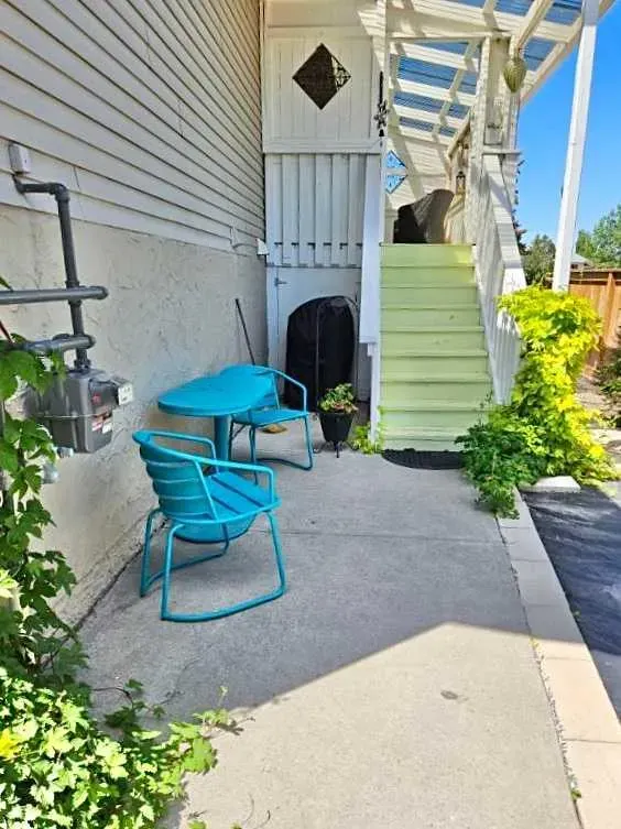 1004 13 Street SE